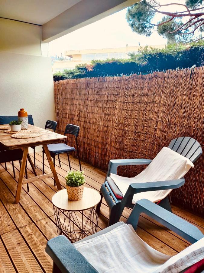 Mandelieu Grand Studio Avec Piscine Et Proche De La Mer Exterior photo